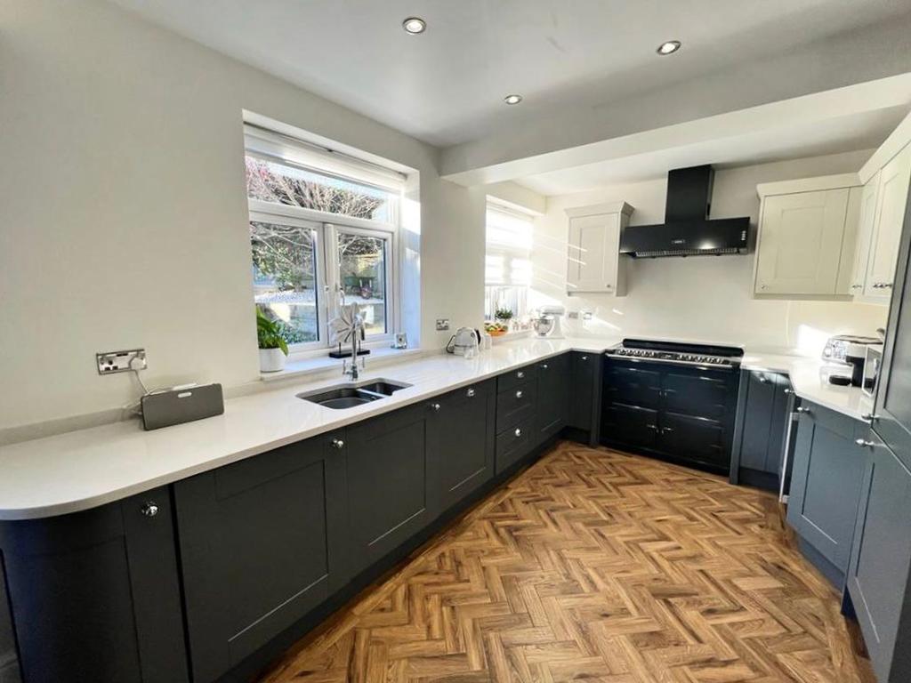 Dales Brow, Swinton, M27 3 bed semidetached house £385,000