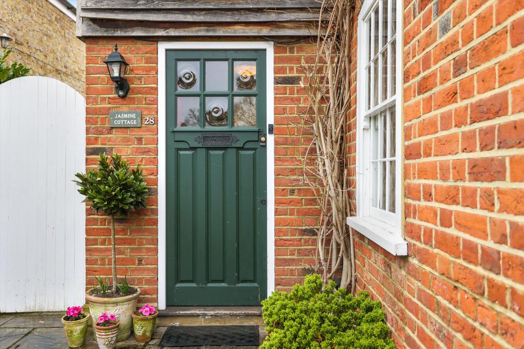 Arbrook Lane, Esher, Surrey, KT10 3 bed semidetached house for sale