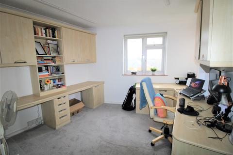 3 bedroom apartment for sale - Avon Road, Upminster RM14