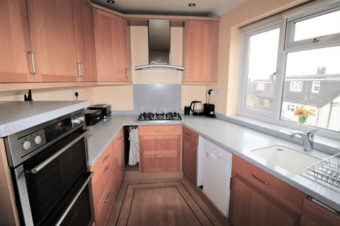 3 bedroom apartment for sale - Avon Road, Upminster RM14