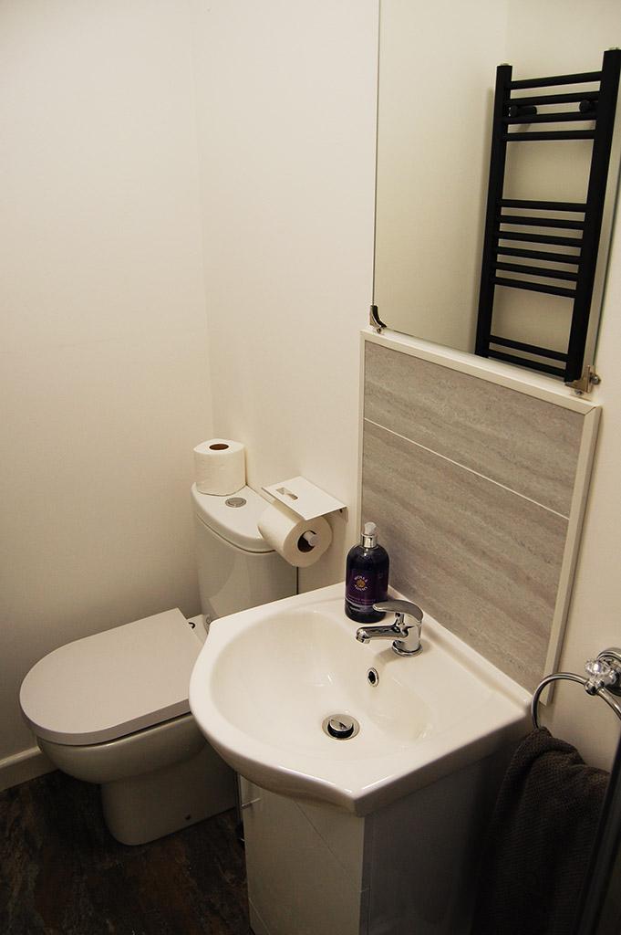 Room 6 En-suite 1.1