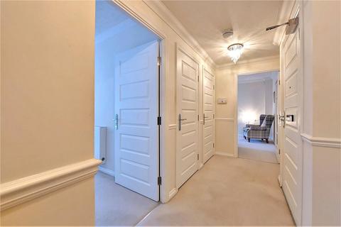 1 bedroom apartment for sale - Kingston Avenue, Leatherhead, Surrey, KT22