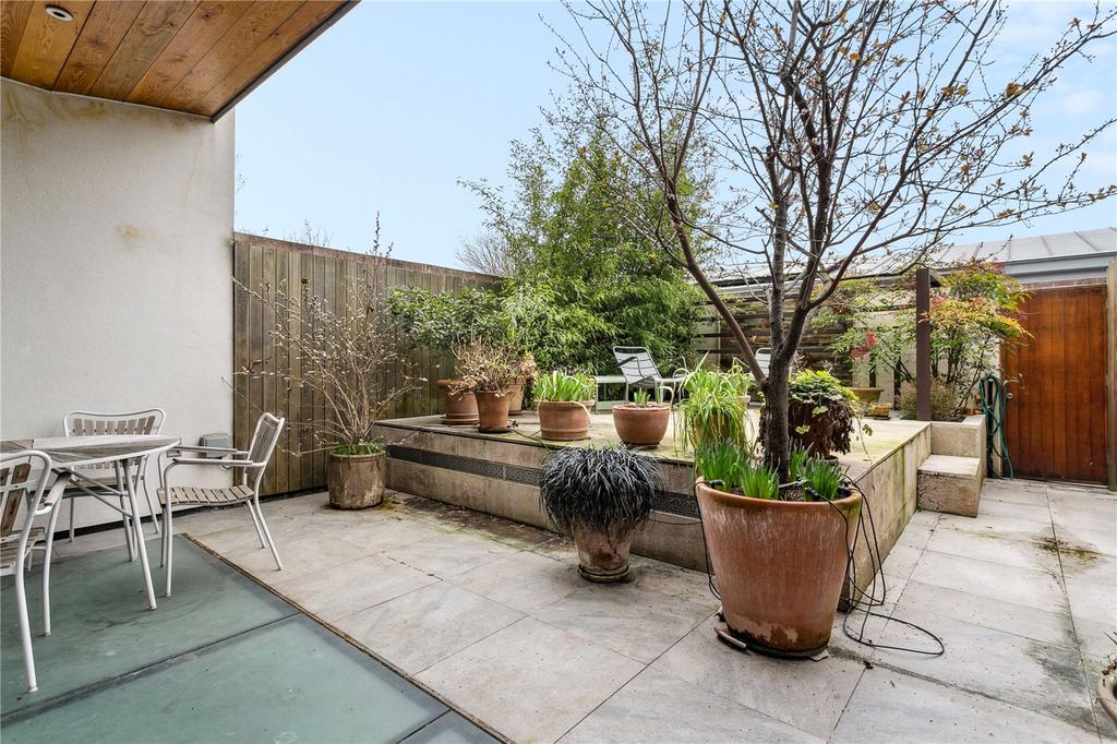 Pangbourne Avenue, North Kensington, London, W10 5 bed terraced house