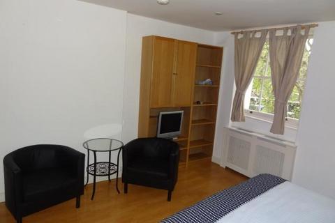 Studio to rent, Cartwright Gardens, Bloomsbury, London, WC1H