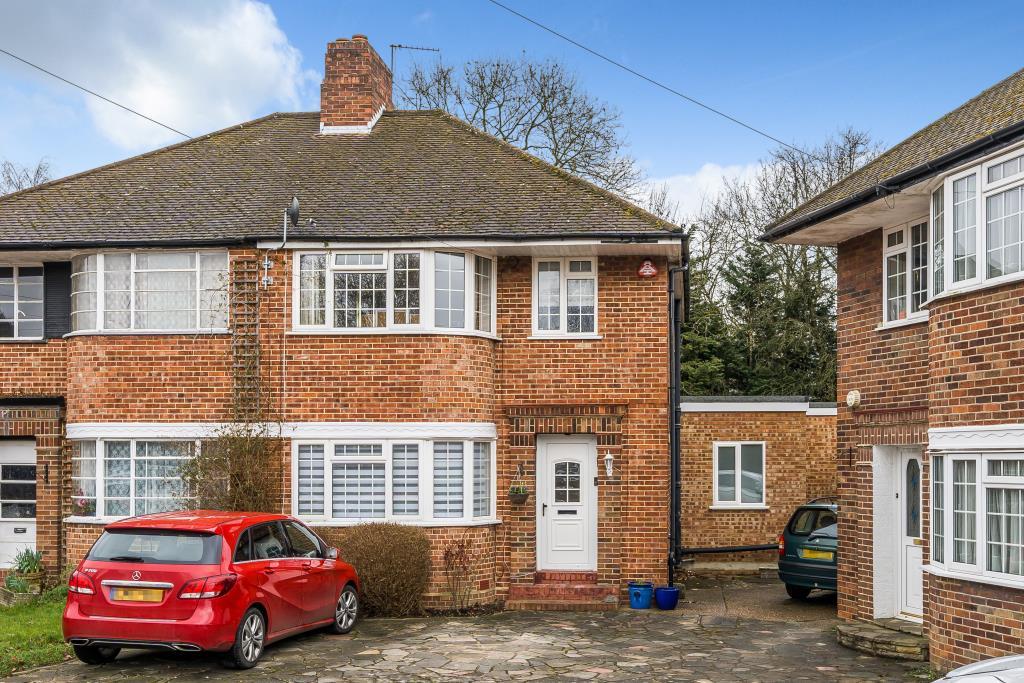 Stanmore, Middlesex, HA7 3 bed semidetached house for sale £690,000