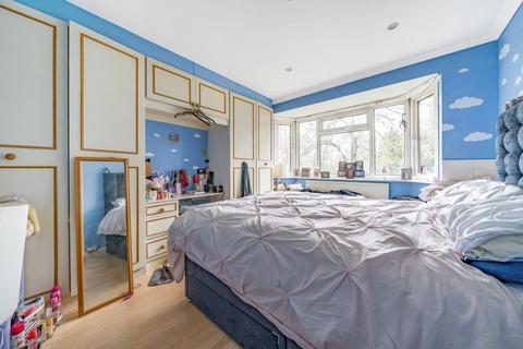 10 Peters Close, Stanmore, HA7 4SE