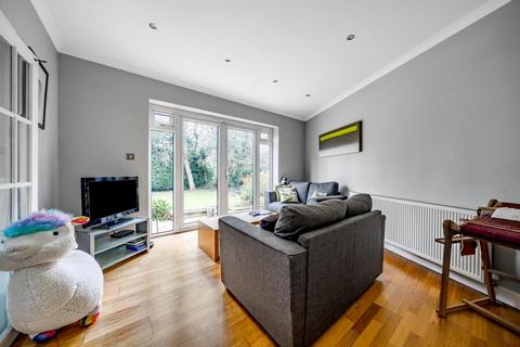10 Peters Close, Stanmore, HA7 4SE
