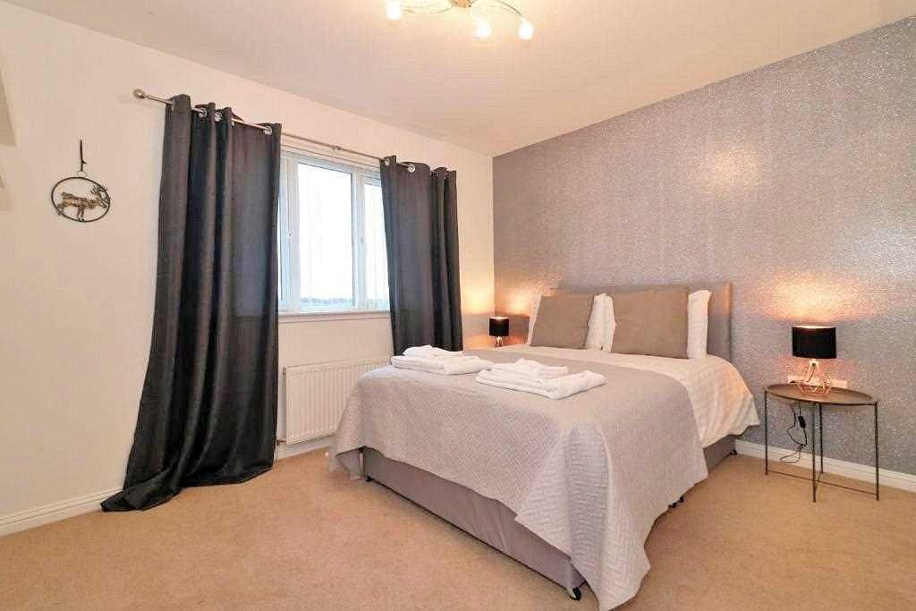 Bedroom Two (1)