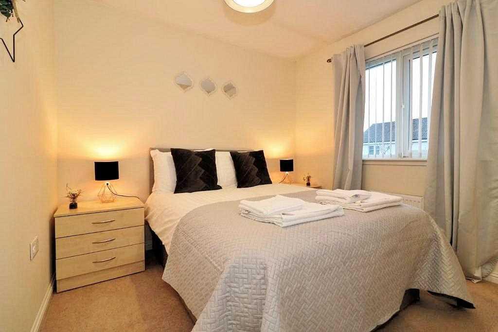 Bedroom Three (1)