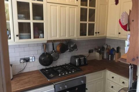 2 bedroom house share to rent, Temple Road