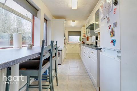 4 bedroom semi-detached house for sale, Weir Farm Road, Rayleigh