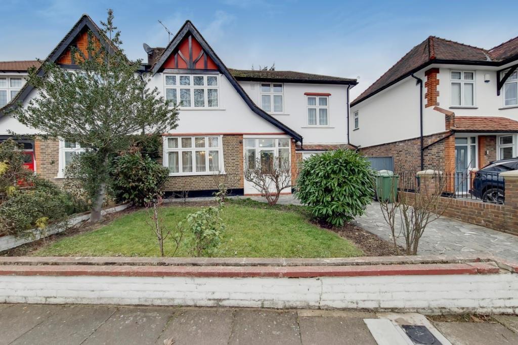 Surbiton, Surrey, KT5 4 bed detached house £3,800 pcm (£877 pw)