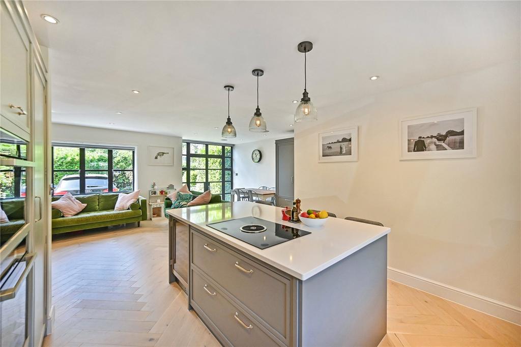 Dexter Close, Kennington, Ashford, TN25 4 bed detached house for sale