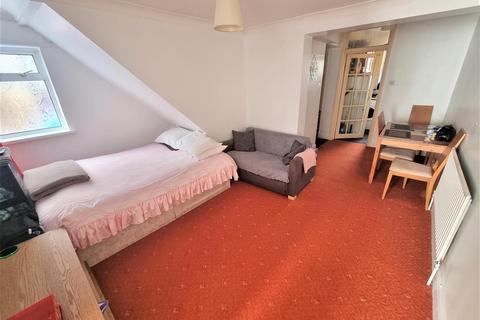 1 bedroom maisonette for sale, Staines Road, Bedfont
