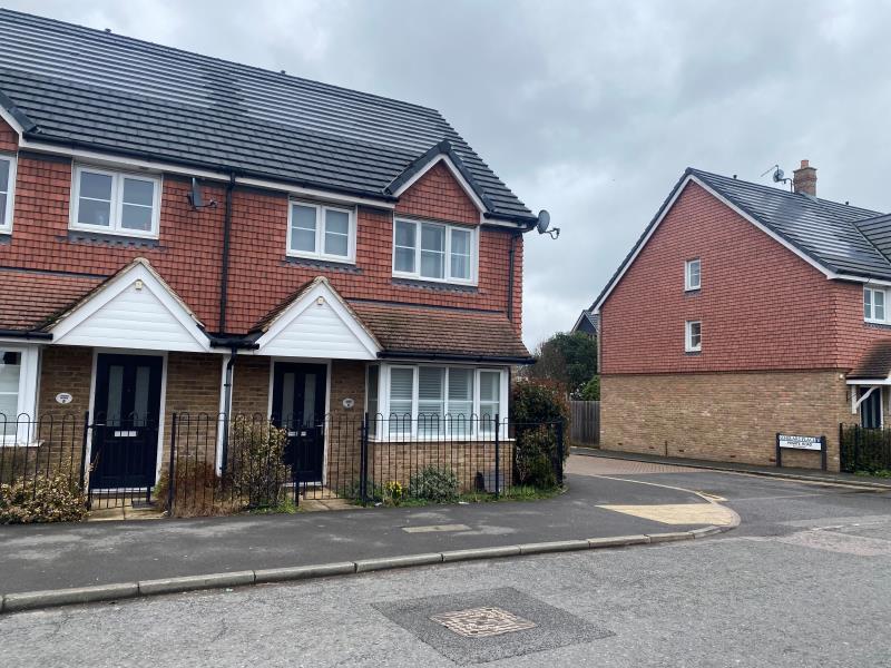 Walton On Thames 4 bed end of terrace house to rent £2,300 pcm (£531 pw)