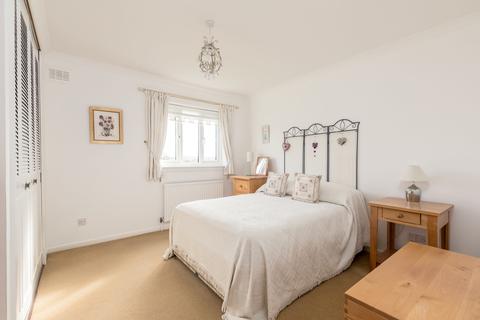 24/4 Ferryfield, Edinburgh, EH5 2PR