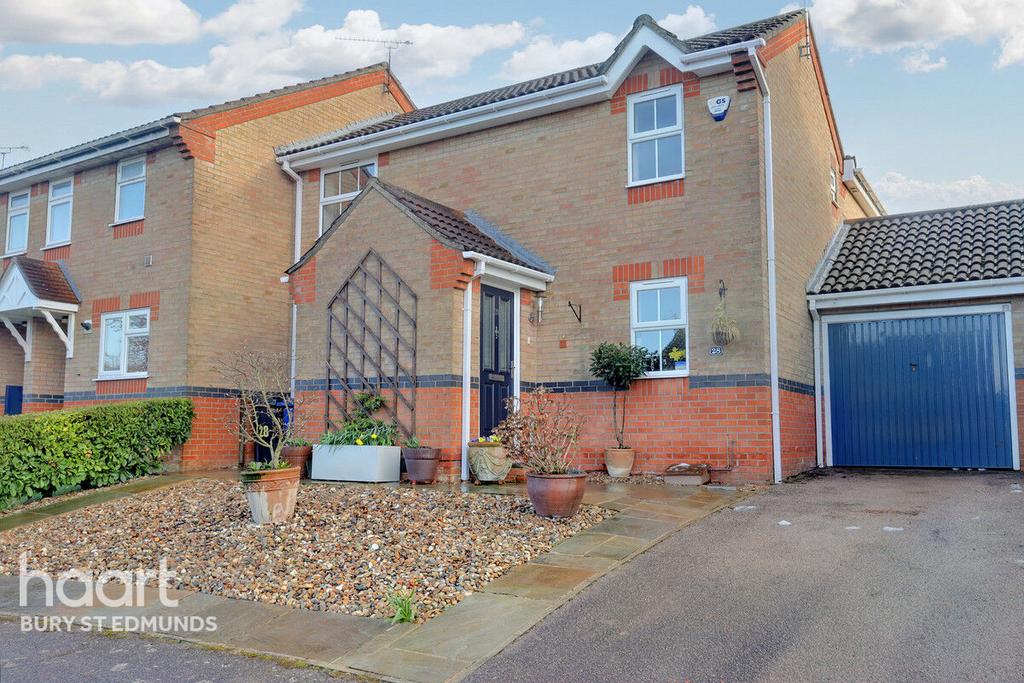 Leabrook Close, Bury St Edmunds 4 bed end of terrace house £375,000