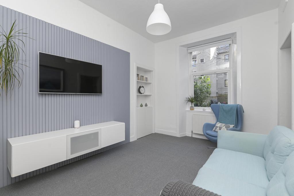26/4 Fowler Terrace, Edinburgh, EH11 1DA 1 bed ground floor flat £170,000
