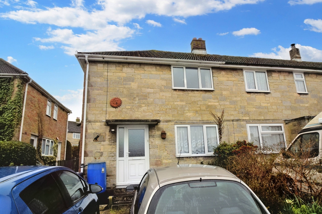 Broadway Crescent, Ryde PO33 2 bed semidetached house £825 pcm (£190 pw)