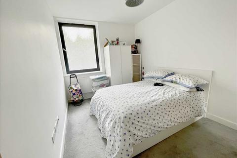 1 bedroom flat for sale, Aldenham Road, Bushey, WD23.