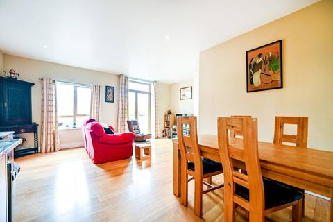 2 bedroom flat for sale - Trinity Gate, Guildford, GU1