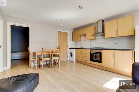 2 bedroom flat to rent, Norwood Junction High Street, SE25