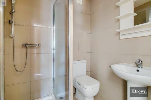 2 bedroom flat to rent, Norwood Junction High Street, SE25