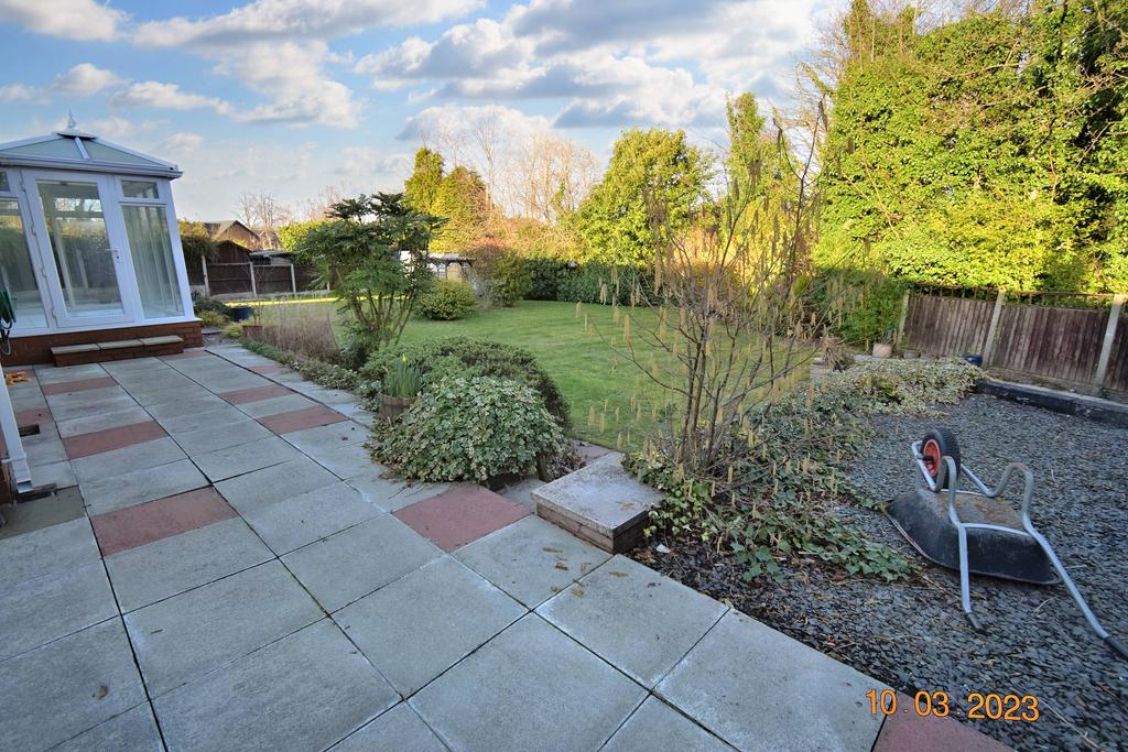 Fairholme Avenue... 3 bed bungalow £1,195 pcm (£276 pw)