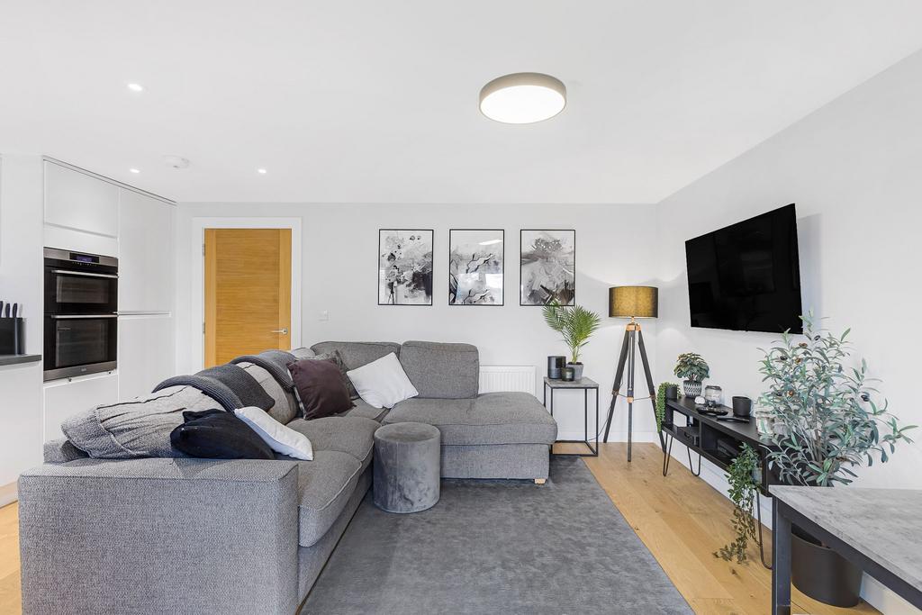 Somers Square, Welham Green, AL9 2 bed detached house £425,000