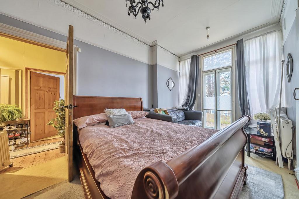 Halesworth Road, Lewisham 2 bed flat £450,000