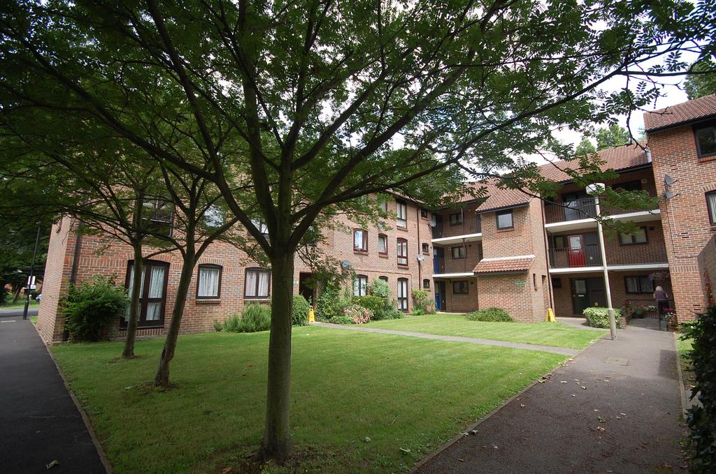 Anstice Close, London W4 Studio £1,040 pcm (£240 pw)