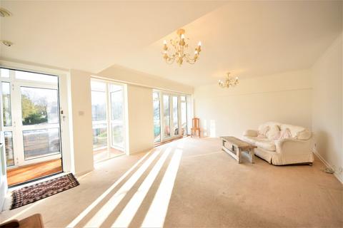 3 bedroom apartment to rent, Burkes Road, Beaconsfield, HP9