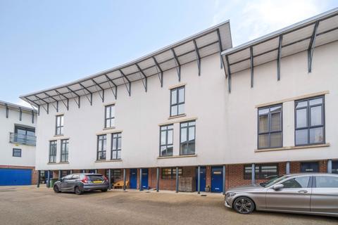 3 bedroom terraced house for sale - Elan Court, Winchester, Hampshire, SO23