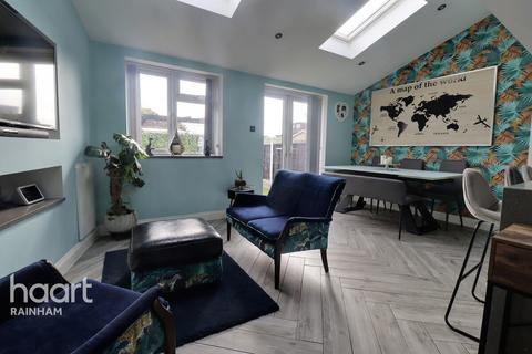 4 Abbots Close, Rainham, RM13 9LA