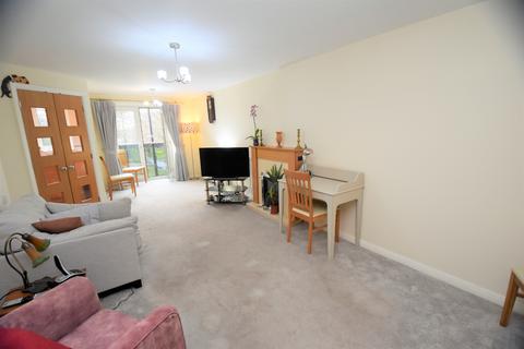1 bedroom retirement property for sale - Oakfield Court, Crofts Bank Road, Urmston M41
