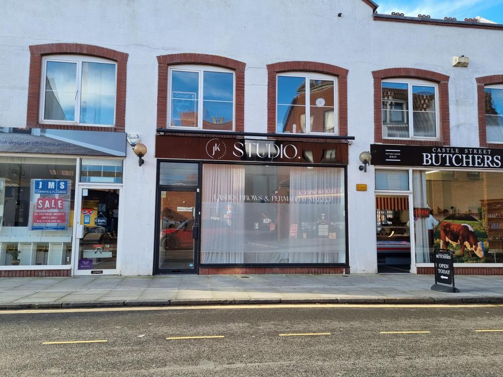 22 Castle Street, BA14 8 AS