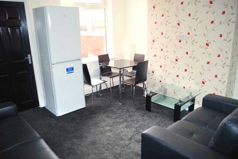 3 bedroom house share to rent - Lydford Street, Salford