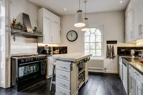 2 bedroom flat to rent, Holly Terrace, Highgate, N6