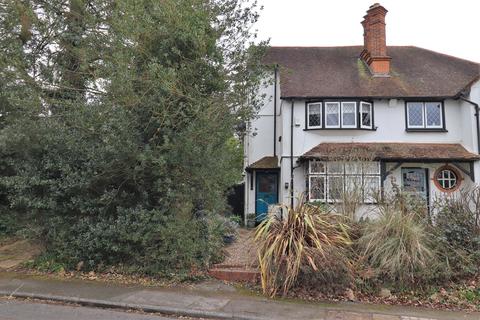 6 Raleigh Drive, Claygate, Esher, KT10 9DE