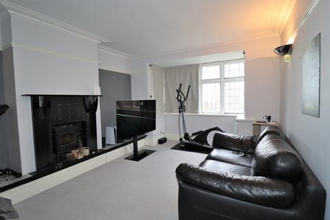 6 Raleigh Drive, Claygate, Esher, KT10 9DE