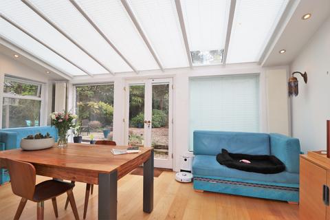 6 Raleigh Drive, Claygate, Esher, KT10 9DE