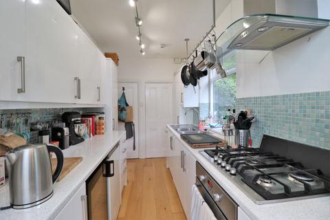 6 Raleigh Drive, Claygate, Esher, KT10 9DE