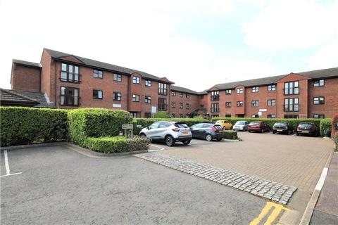 1 bedroom flat for sale - St Georges Court, St. Georges Road, Addlestone, Surrey, KT15 2AY