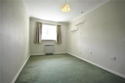 1 bedroom flat for sale - St Georges Court, St. Georges Road, Addlestone, Surrey, KT15 2AY