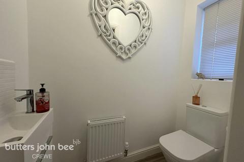 3 bedroom semi-detached house to rent, Charter Court, Winsford