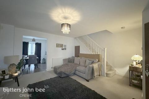 3 bedroom semi-detached house to rent, Charter Court, Winsford