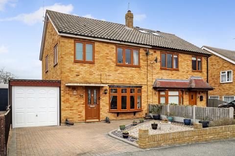 32 Maple Drive, Chelmsford, CM2 9HR