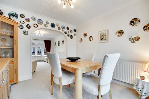32 Maple Drive, Chelmsford, CM2 9HR