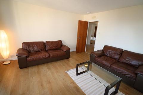2 bedroom flat to rent, Claremont Gardens, Aberdeen, AB10