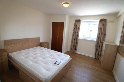 2 bedroom flat to rent, Claremont Gardens, Aberdeen, AB10